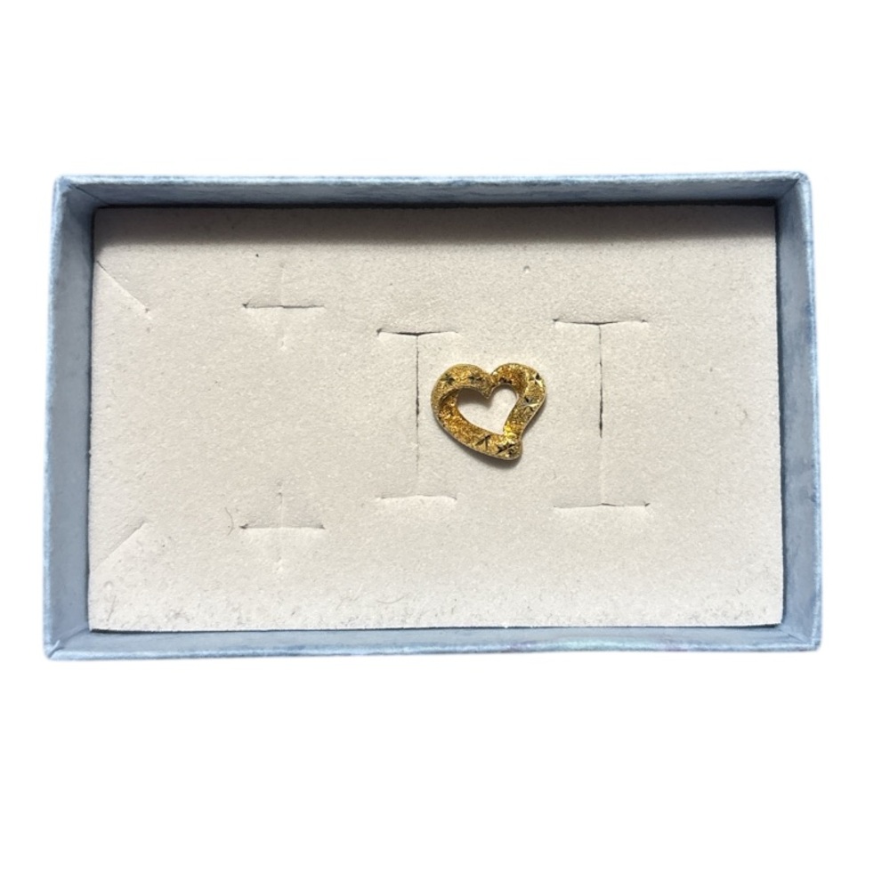 10k gold sand blasted heart shaped diamond cut pendant - Picture 4 of 4